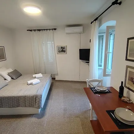 Old Varos 1 Apartman *