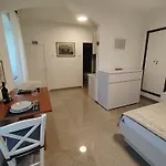Old Varos 1 Apartment *
