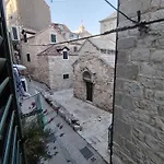 Old Varos 1 Apartment