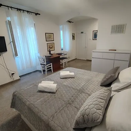 Old Varos 1 Apartman *