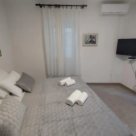 Apartman Old Varos 1 *
